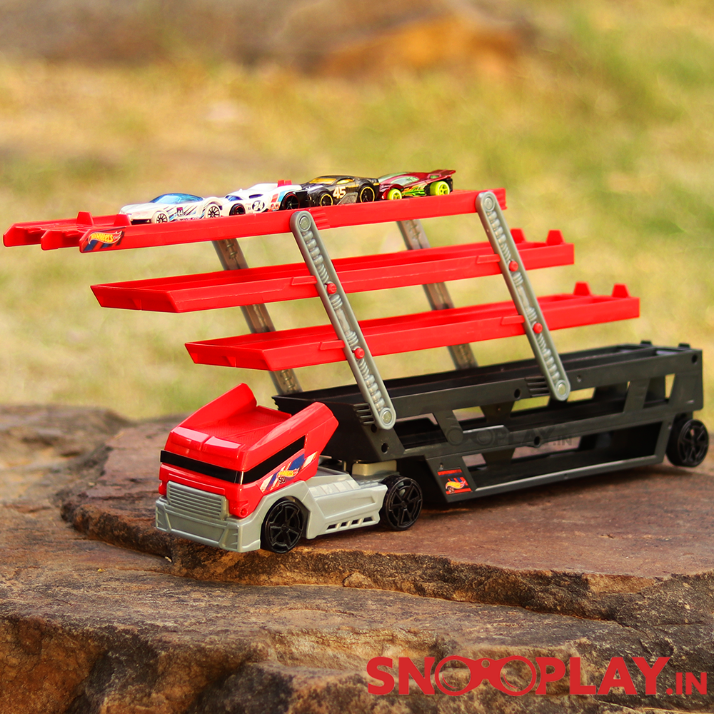 Original Hot Wheels Mega Hauler with 4 Hot Wheels Diecast Cars