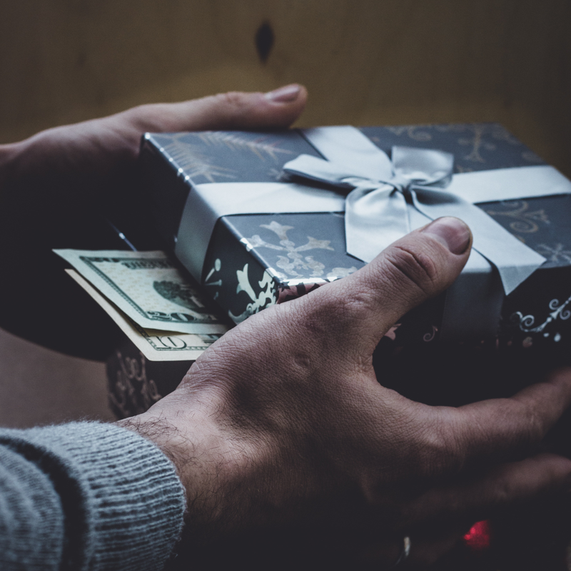 7 Cool and Ideal Rakhi Gifts for Sisters