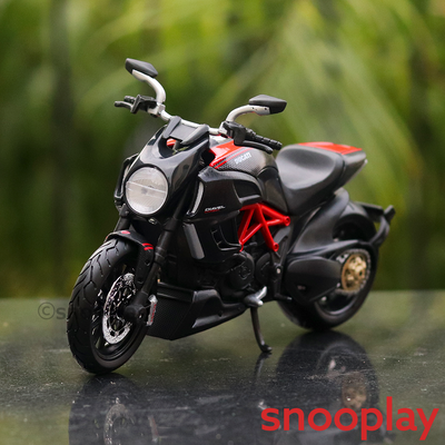 100% Original and Licensed Ducati Diavel Carbon Diecast Bike Model (1:12 Scale)
