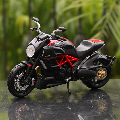 Maisto Original and Licensed Ducati Diavel Carbon Diecast Bike Model | 1:12 Scale (14 Years till Grown Ups)