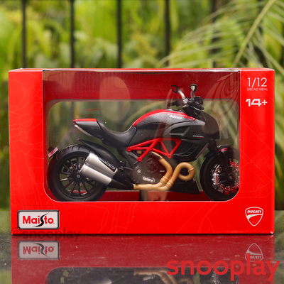 100% Original and Licensed Ducati Diavel Carbon Diecast Bike Model (1:12 Scale)