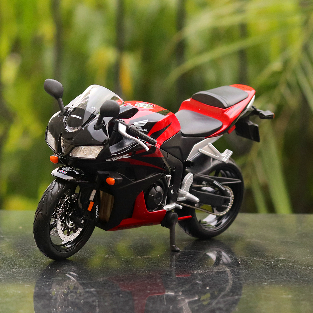 100% Original and Licensed Honda CBR 600RR Diecast Bike 1:12 Scale Model