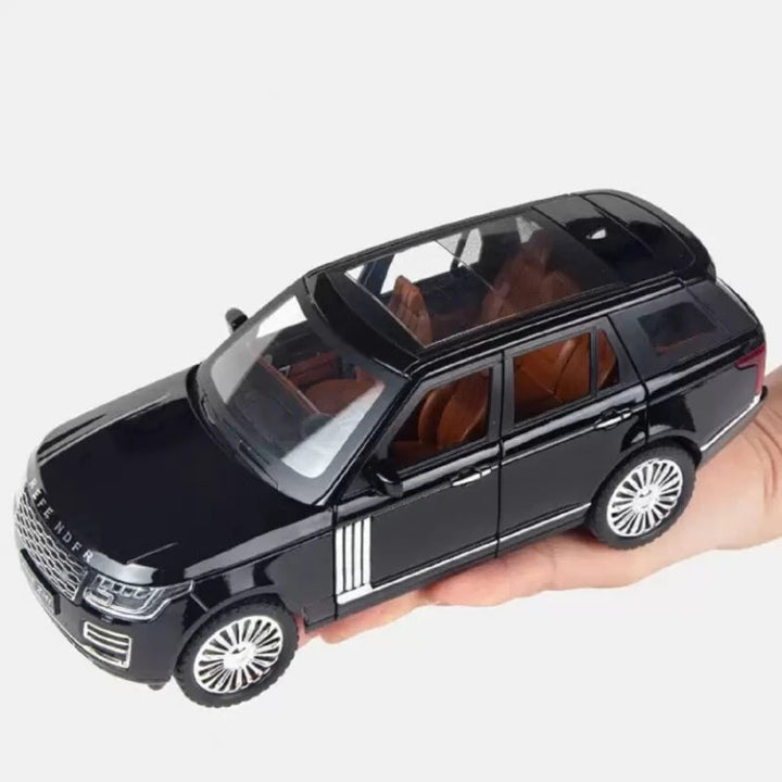 1:24 Metal Car Resembling Range Rover With Pull Back Function And Light & Sound (Pack of 1) - Assorted Colours