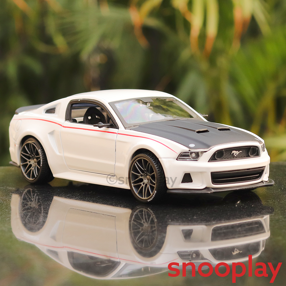 Licensed 2014 Ford Mustang Street Racer Diecast Car (1:24 Scale Model)