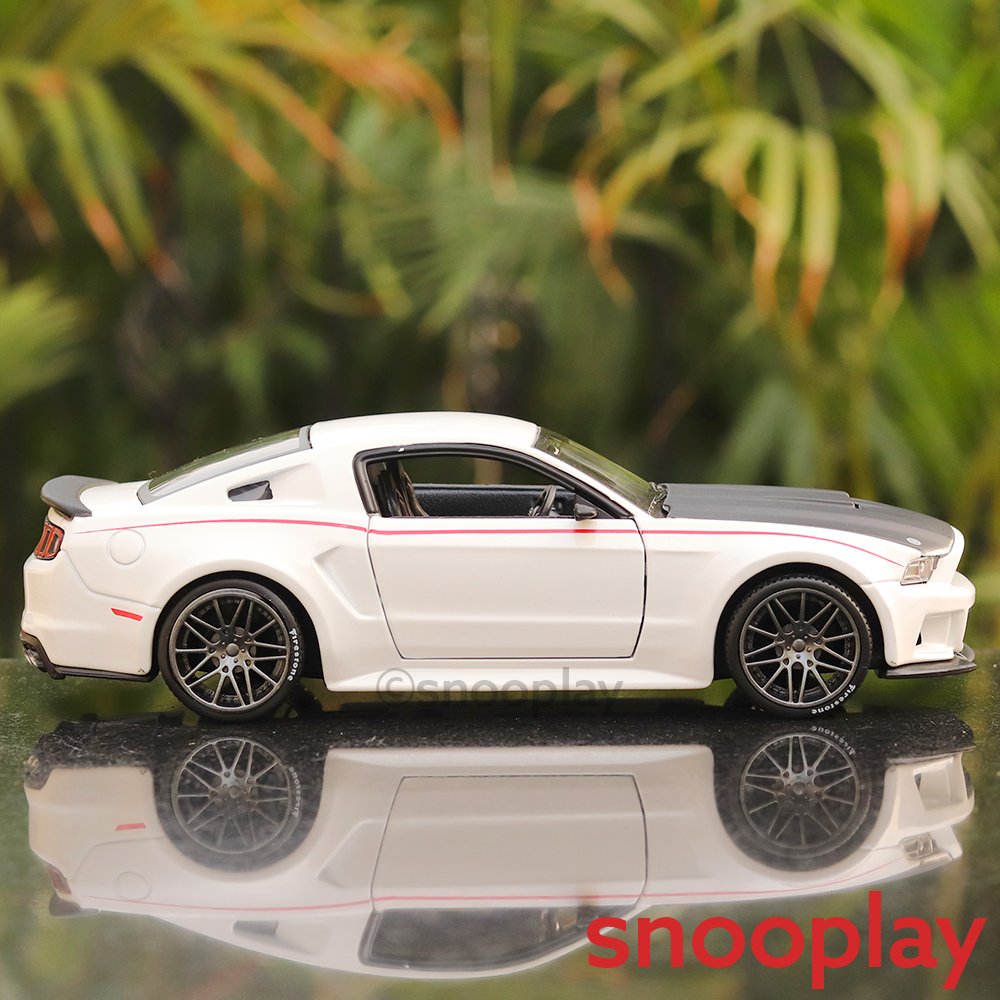 Licensed 2014 Ford Mustang Street Racer Diecast Car (1:24 Scale Model)