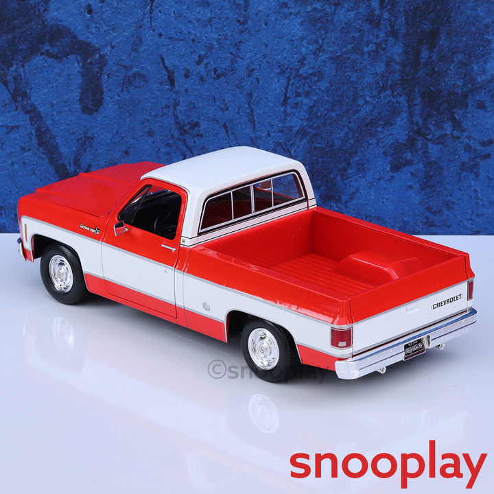Bburago Original 1974 Chevrolet C10 Cheyenne Super Licensed Diecast Car | 1:18 Scale (14 Years till Grown Ups)
