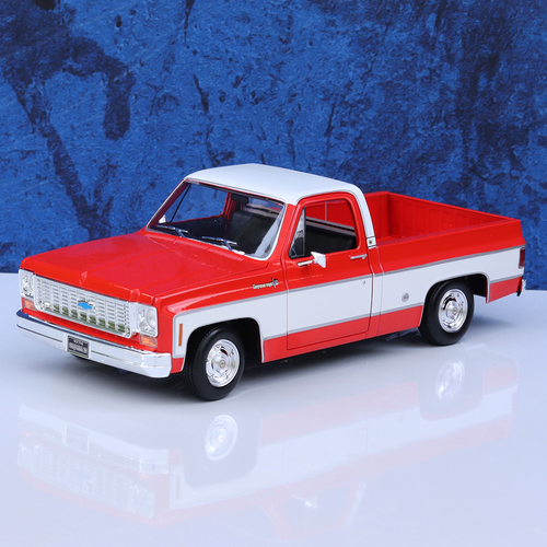 Bburago Original 1974 Chevrolet C10 Cheyenne Super Licensed Diecast Car | 1:18 Scale (14 Years till Grown Ups)
