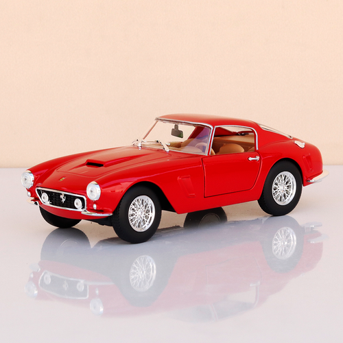 Bburago Original Ferrari 250 GT Berlin1:etta Passo Corto Licensed Diecast Car | 1:24 Scale (14 Years till Grown Ups)