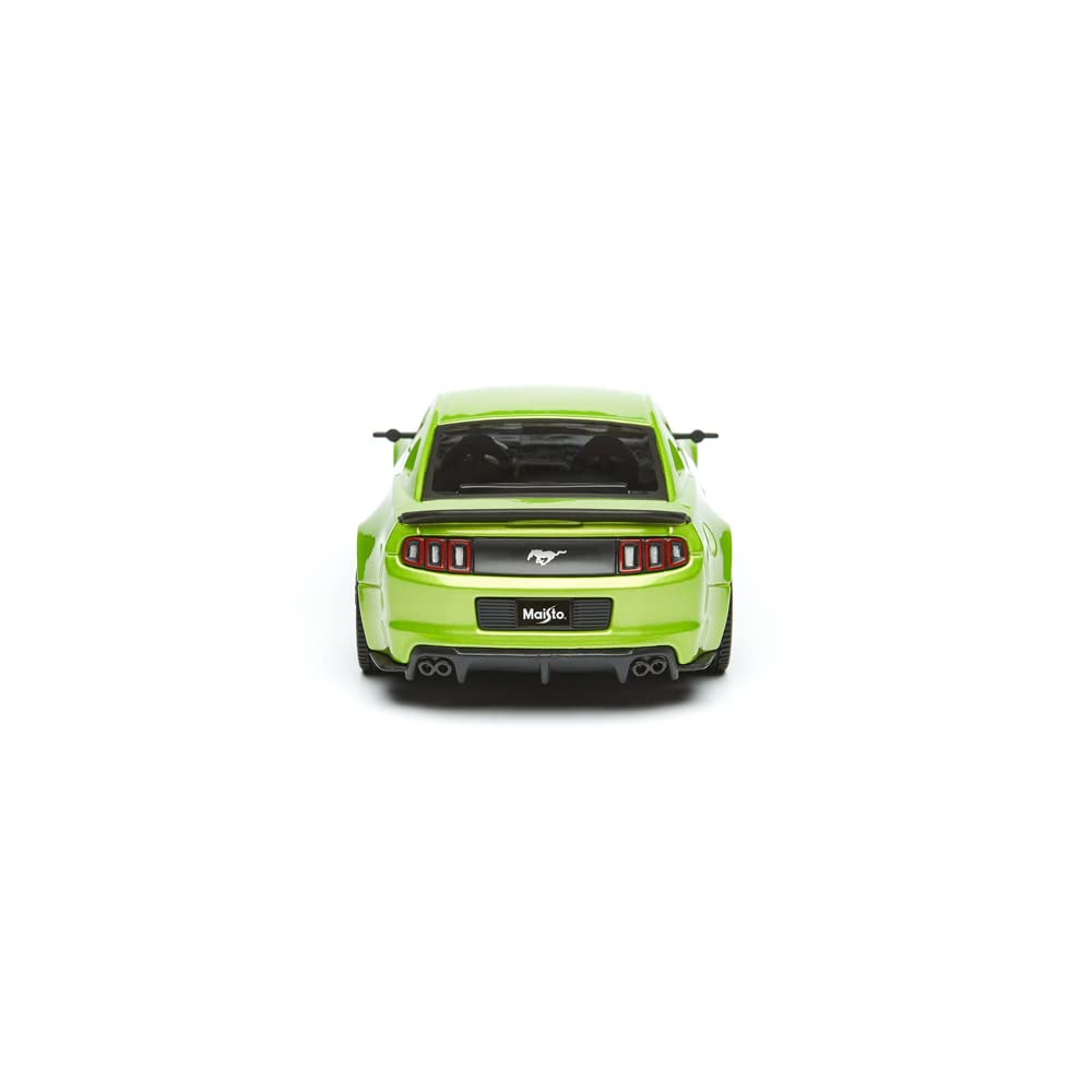 Maisto Original 2014 Ford Mustang Street Racer Licensed Diecast Car | 1:24 Scale Model (14 Years till Grown Ups)