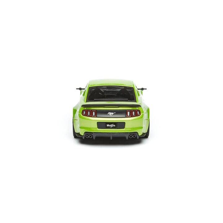 Maisto Original 2014 Ford Mustang Street Racer Licensed Diecast Car | 1:24 Scale Model (14 Years till Grown Ups)