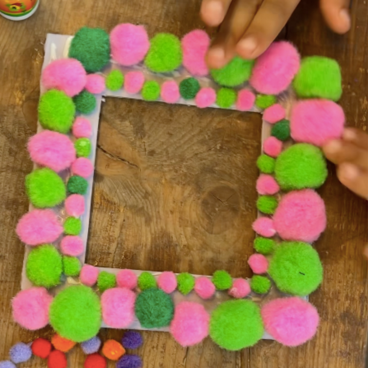 DIY Pom Pom Photo Frame Kit