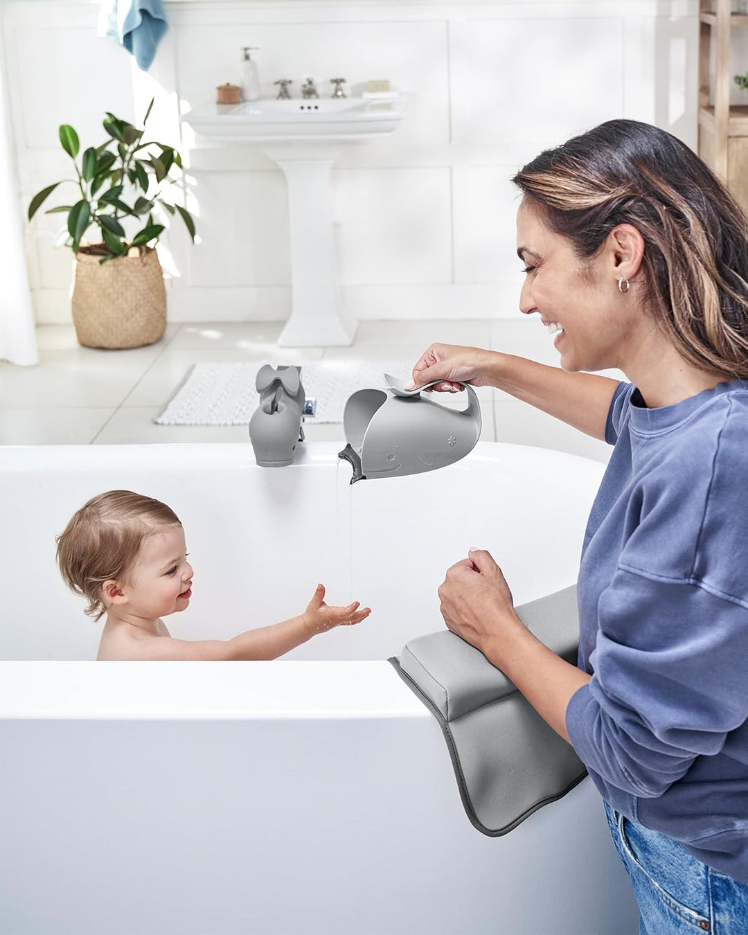 Skip Hop Moby Waterfall Bath Rinser - Grey | Soft Comfort Edge Bath Rinse Cup