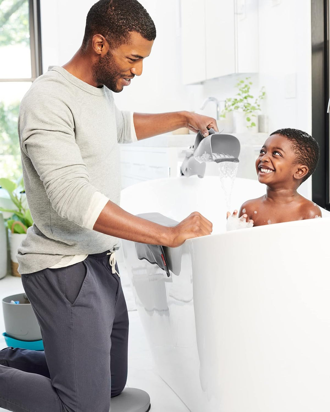 Skip Hop Moby Waterfall Bath Rinser - Grey | Soft Comfort Edge Bath Rinse Cup