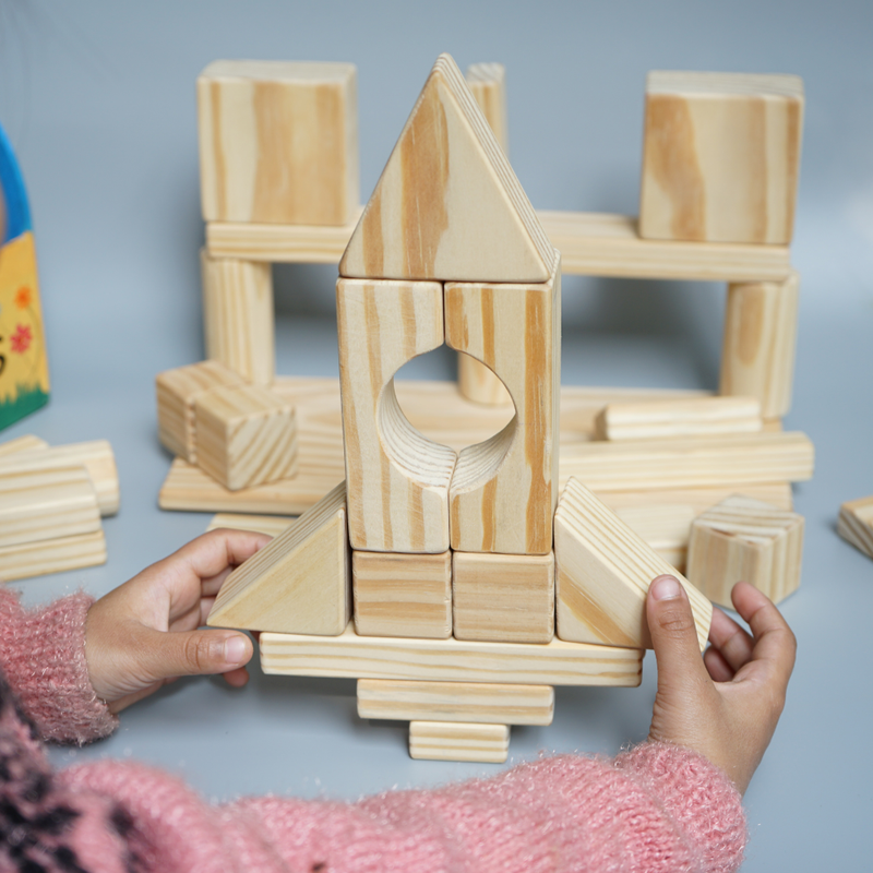 Natural Wooden Building Blocks Set (34 pcs & 1 Plank)