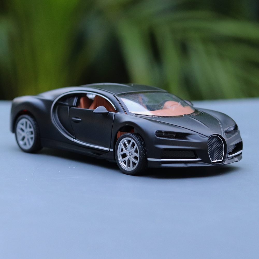 Diecast Metal Car resembling Bugatti with Openable doors and Pull back Feature (Assorted Colours)