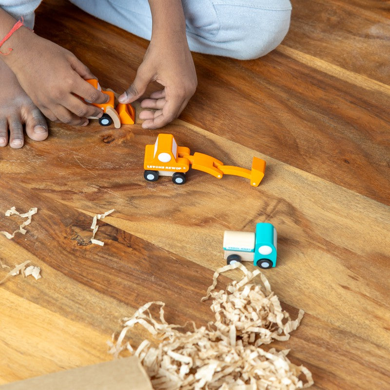 Mini Wooden Car and Tree Set – Creative Toy for Kids (3-6 Years)