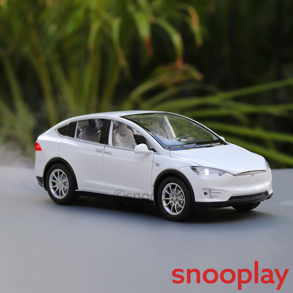 Diecast Metal Car resembling Tesla with Water Spray function and Openable doors (Scale 1:22)