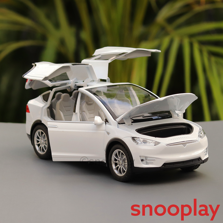 Diecast Metal Car resembling Tesla with Water Spray function and Openable doors (Scale 1:22)