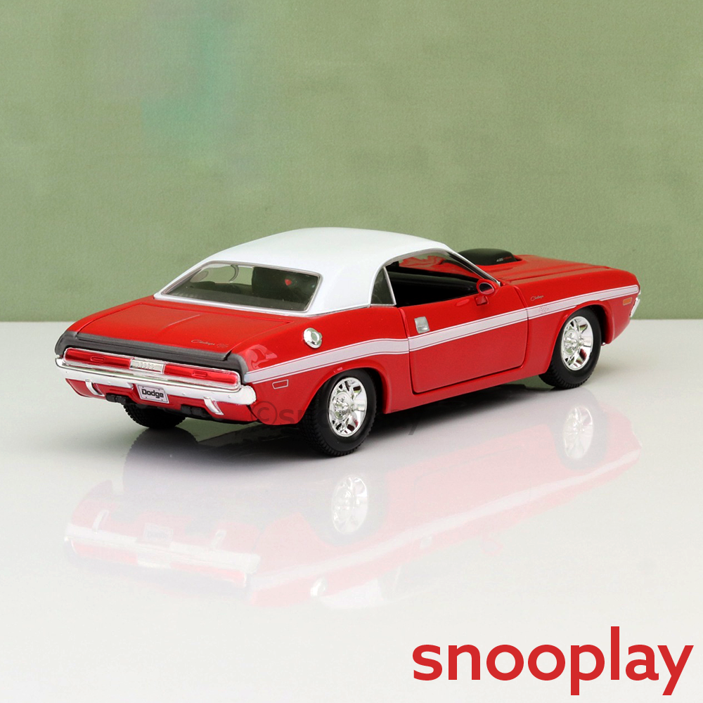 Maisto Original Licensed 1970 Dodge Challenger R/T Coupe Diecast Car | 1:24 Scale (14 Years till Grown Ups)