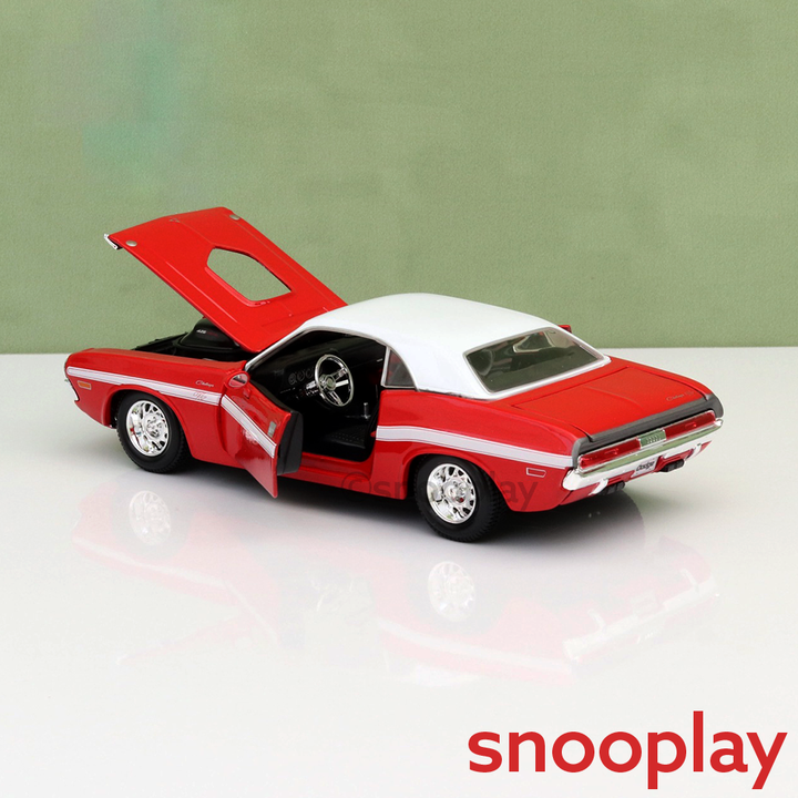 Maisto Original Licensed 1970 Dodge Challenger R/T Coupe Diecast Car | 1:24 Scale (14 Years till Grown Ups)