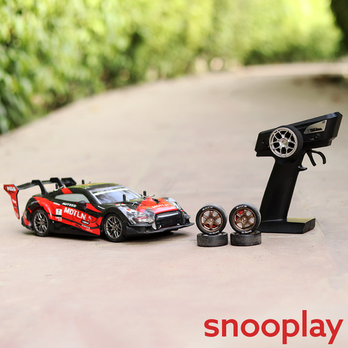 Remote Control 4x4 Drift Racing Car with 4 Spare Wheels - 2.4GHz Frequency, Light & Sound | 1:16 Scale (5-12 Years) | Assorted Colors