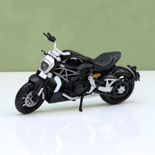 Bburago Original Licensed Ducati XDiavel S Diecast Bike | 1:18 Scale (14 Years till Grown Ups)