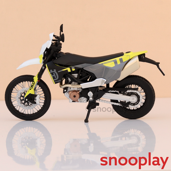 Original 2023 Husqvarna 701 Supermoto Licensed Diecast Bike | 1:12 Scale (14 Years till Grown Ups)