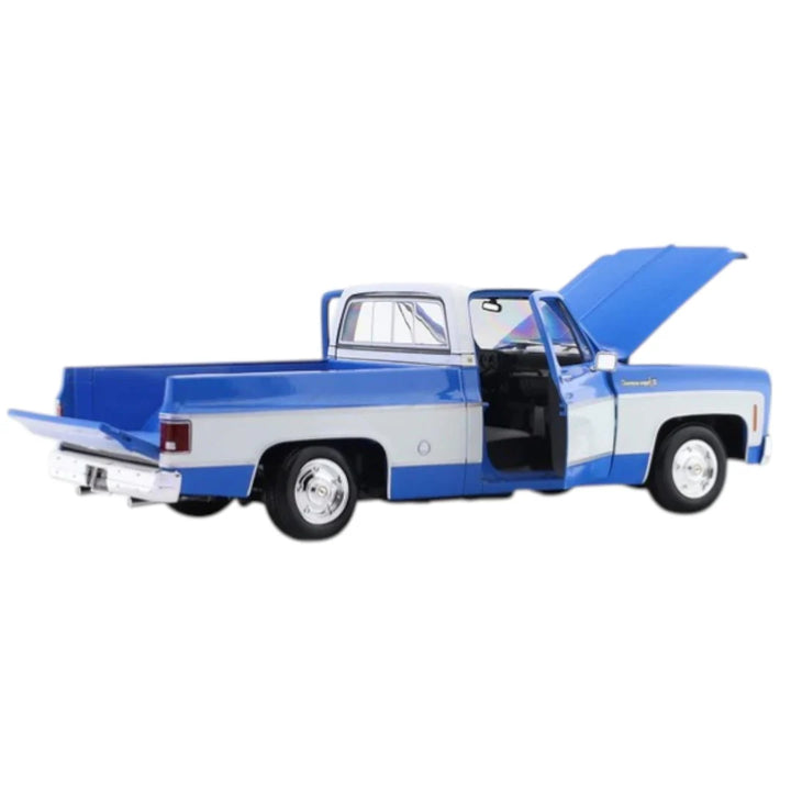 Maisto Original 1974 Chevrolet C10 Cheyenne Super Licensed Diecast Car | 1:18 Scale (14 Years till Grown Ups)