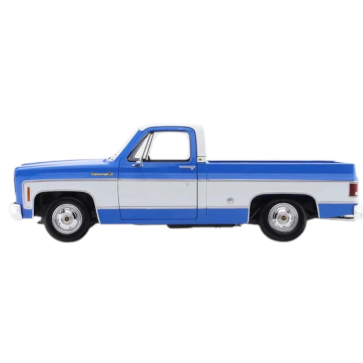 Maisto Original 1974 Chevrolet C10 Cheyenne Super Licensed Diecast Car | 1:18 Scale (14 Years till Grown Ups)