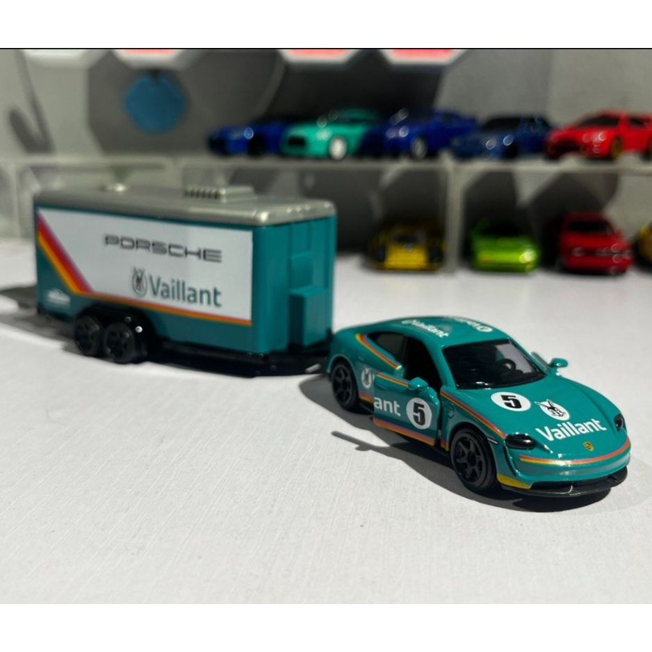 Majorette Race Trailer - Porsche Taycan Turbo S + 934 Diecast Car