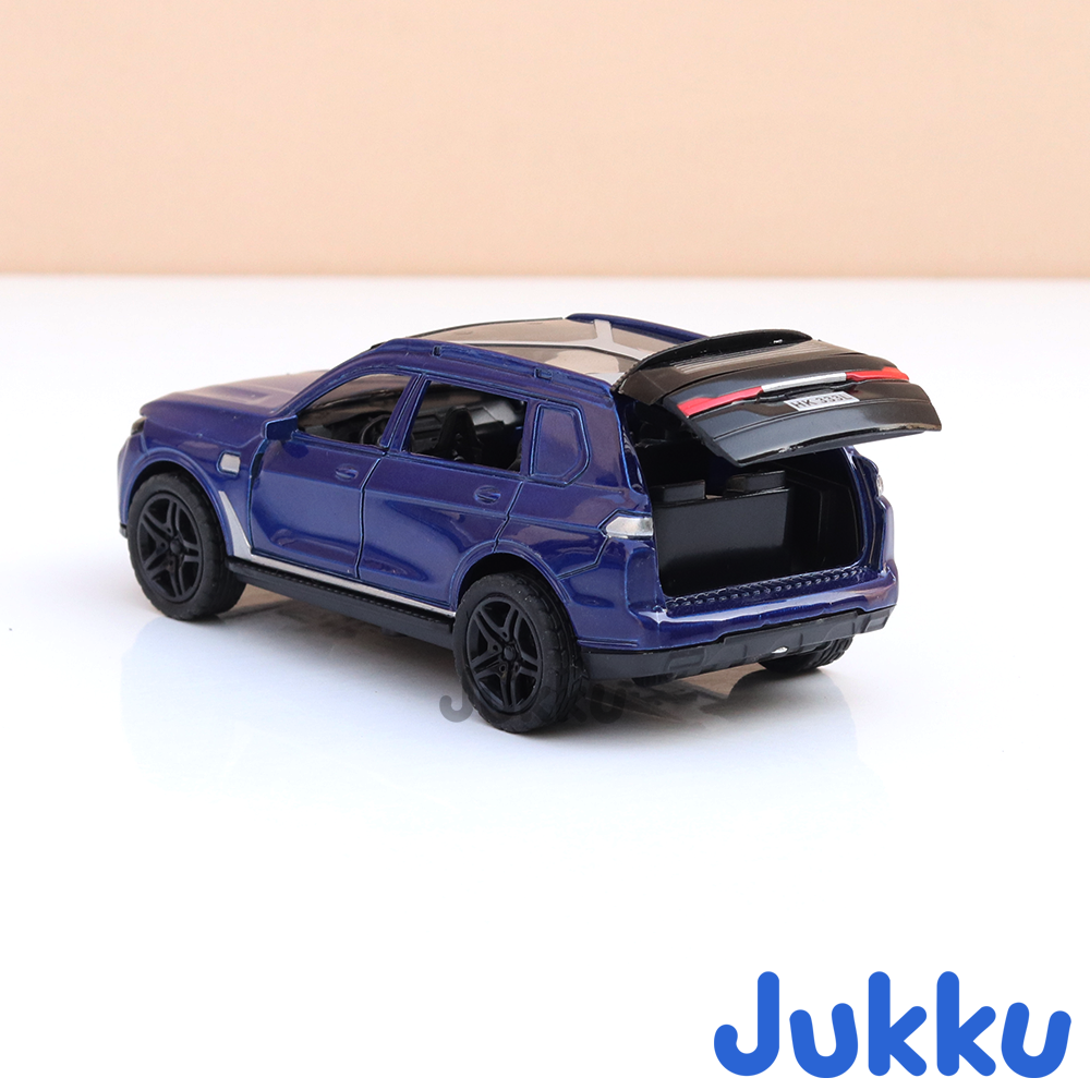 Jukku Resembling BMW X7 Diecast Car - Pullback, Openable Doors & Bonnet | 1:36 Scale (3 Years till Grown Ups)