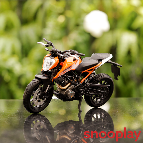 Bburago Original Licensed KTM 250 Duke Diecast Bike | 1:18 Scale (14 Years till Grown Ups)