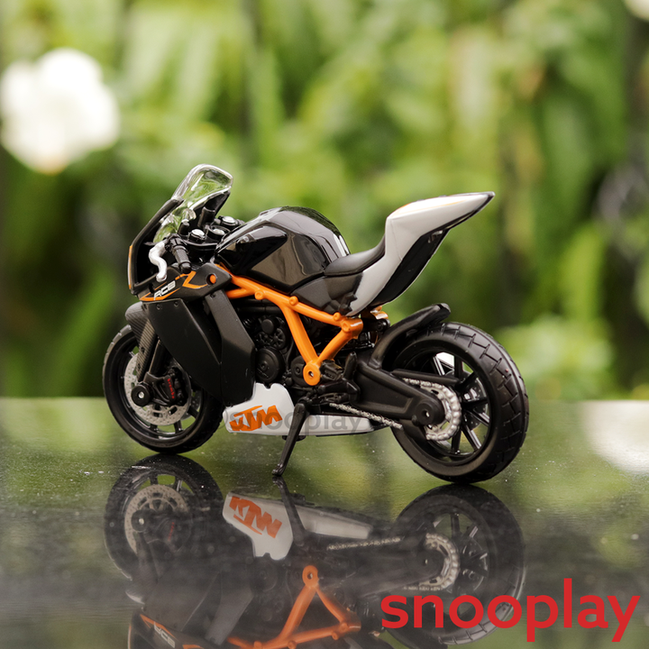 Original Licensed KTM 1190 RC8 R Diecast Bike | 1:18 Scale (14 Years till Grown Ups)