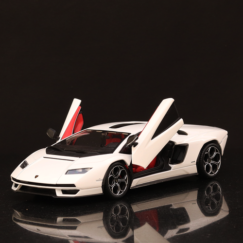 Bburago Licensed Lamborghini Countach LPI 800-4 Diecast Car | 1:24 Scale Model