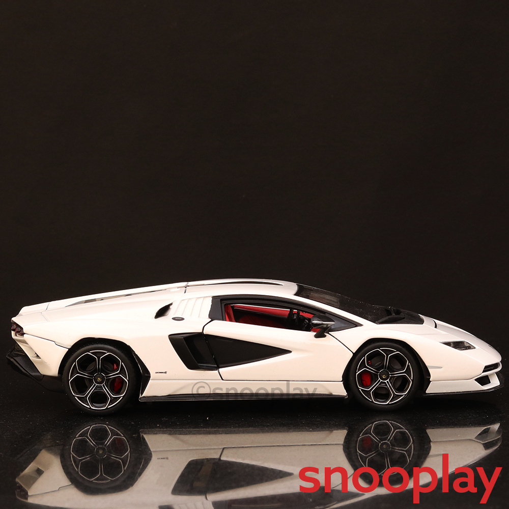 Licensed Lamborghini Countach LPI 800-4 | 1:24 Scale Model