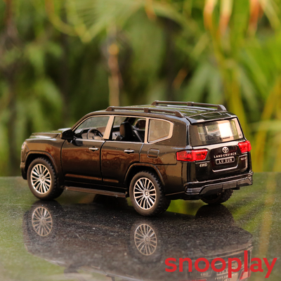 Diecast Car (3204) Resembling Land Cruiser With Light and Sound- Assorted Designs (Scale 1:32)