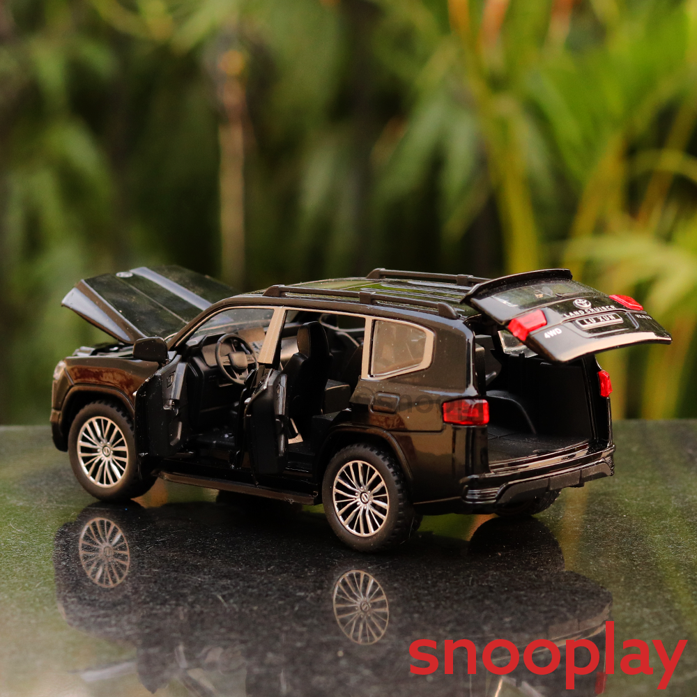 Diecast Car (3204) Resembling Land Cruiser With Light and Sound- Assorted Designs (Scale 1:32)
