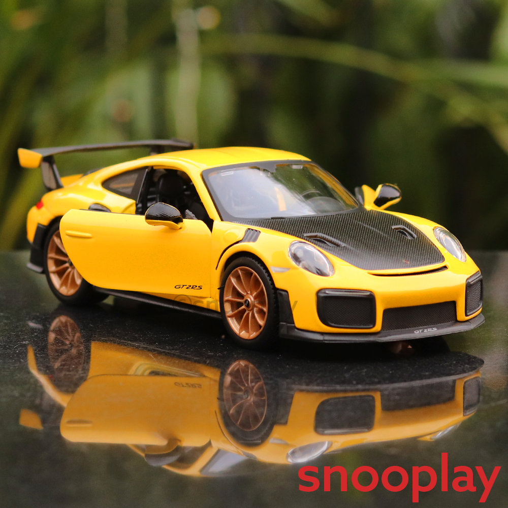 Maisto Licensed Porsche 911 GT2 RS Diecast Car (1:24 Scale Model)