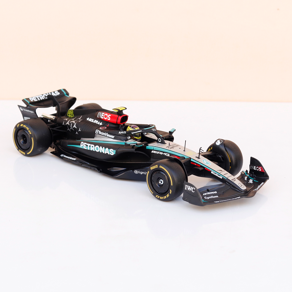 Bburago Original Mercedes-AMG F1 W15 E Performance - Lewis Hamilton Licensed Diecast Car | 1:24 Scale (14 Years till Grown Ups)