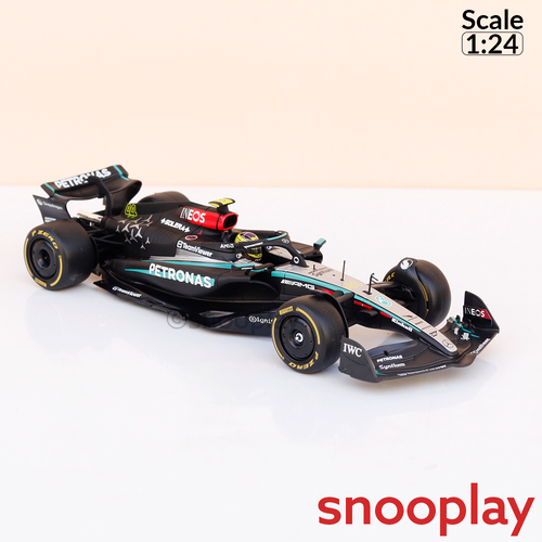 Bburago Original Mercedes-AMG F1 W15 E Performance - Lewis Hamilton Licensed Diecast Car | 1:24 Scale (14 Years till Grown Ups)