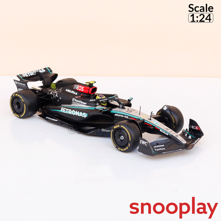 Bburago Original Mercedes-AMG F1 W15 E Performance - Lewis Hamilton Licensed Diecast Car | 1:24 Scale (14 Years till Grown Ups)