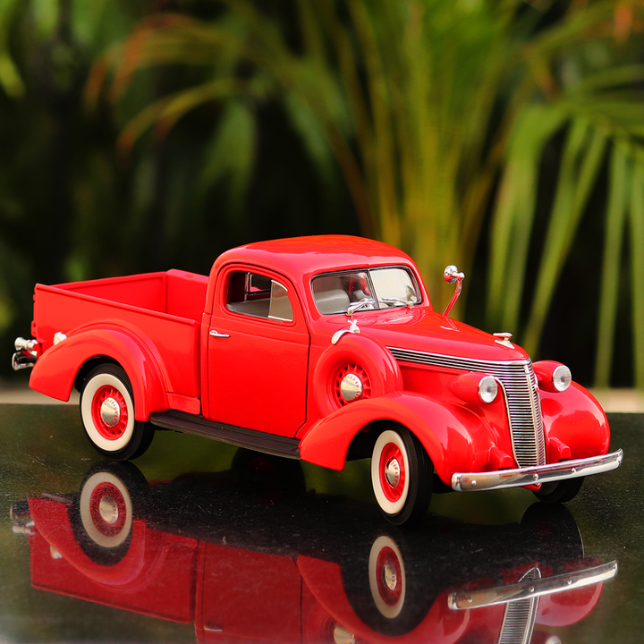 Official Licensed Diecast 1937 Studebaker Coupe Express Pick Up Car with Openable Parts (Scale 1:18)