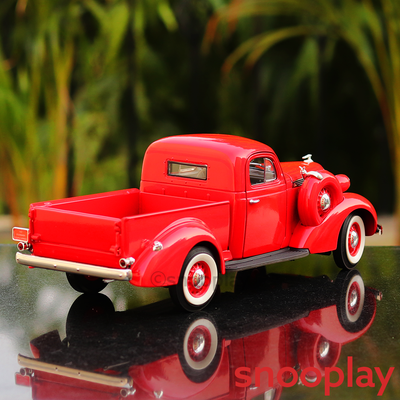 Official Licensed Diecast 1937 Studebaker Coupe Express Pick Up Car with Openable Parts (Scale 1:18)