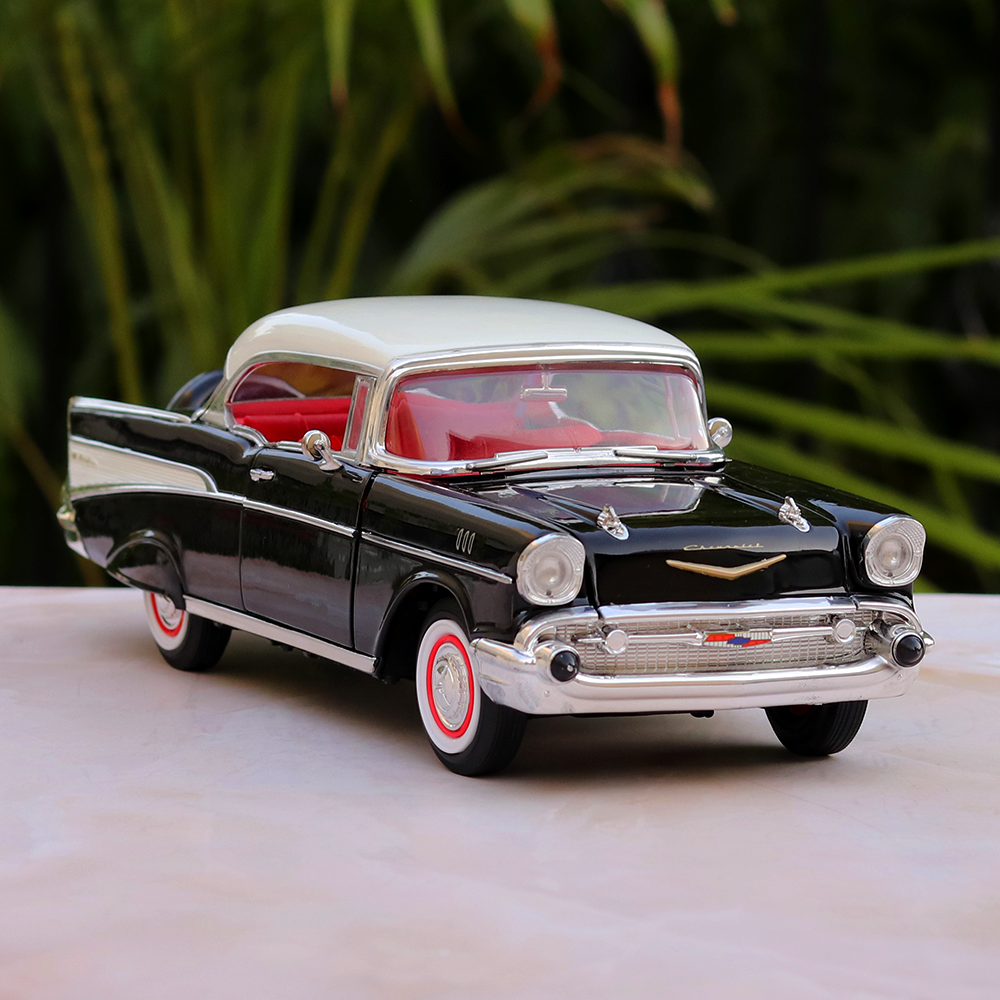 Official Licensed Diecast 1957 Chevrolet Bel Air with Hardtop Car with Openable Parts (Scale 1:18)