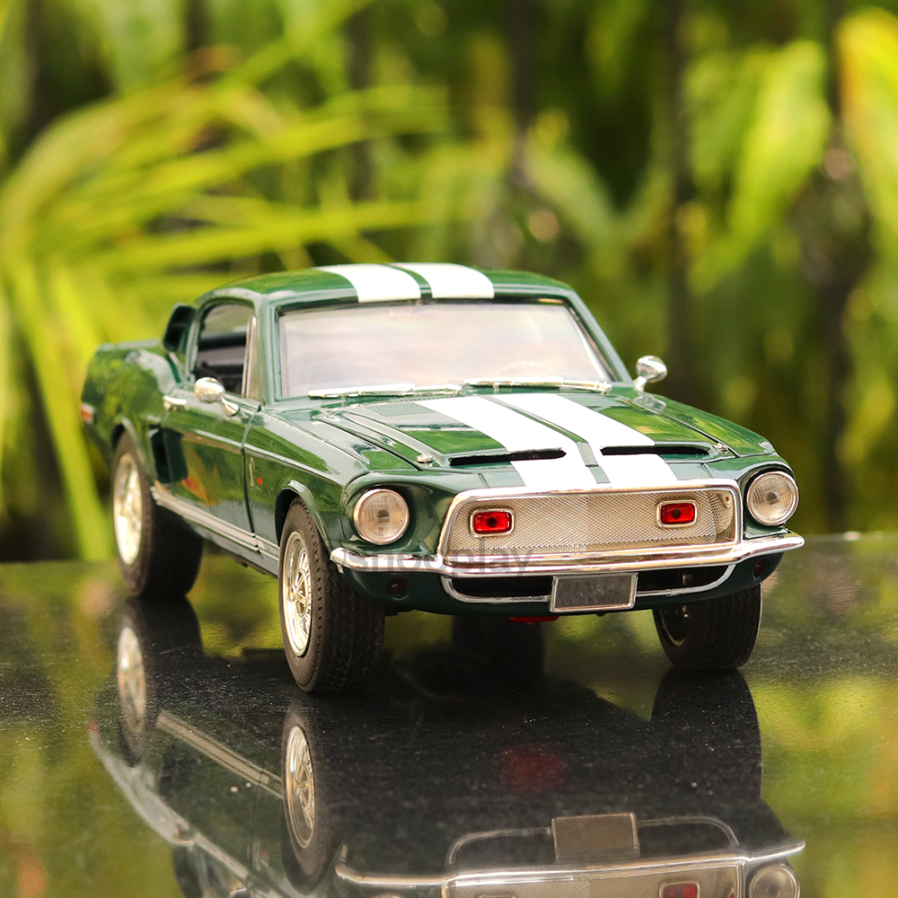 Official Licensed Diecast 1968 Shelby GT- 500KR Car with Openable Parts (Scale 1:18)