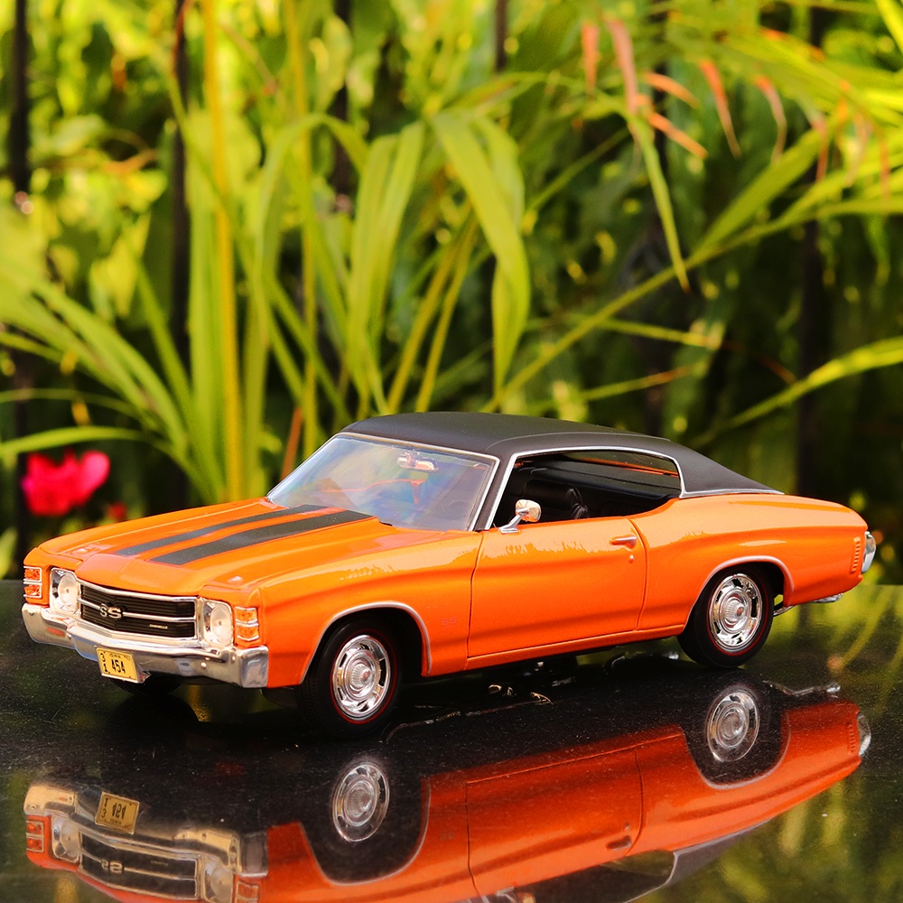 Original Licensed 1971 Chevrolet Chevelle SS 454 Sport Toy Car with Openable Parts and Adjustable Front Wheels (Scale 1:18)