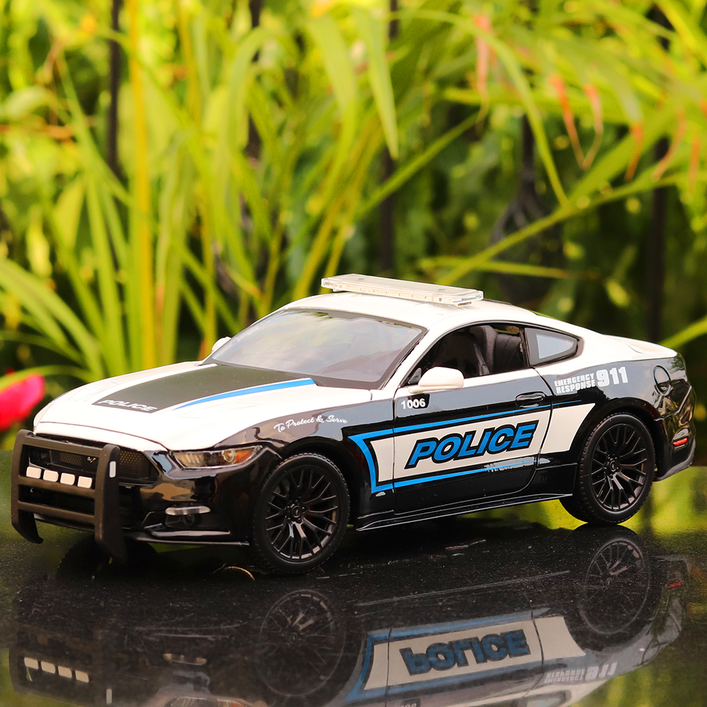 Original Licensed 2015 Ford Mustang GT Toy Car with Openable Parts and Adjustable Front Wheels (Scale 1:18)