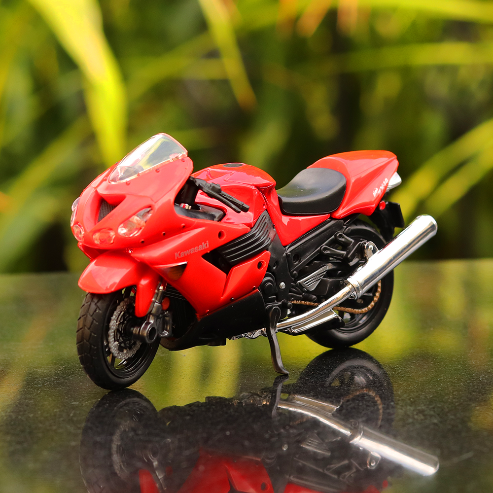 Original Licensed Diecast Kawasaki Ninja ZX-14R Toy Bike (1:18 Scale)