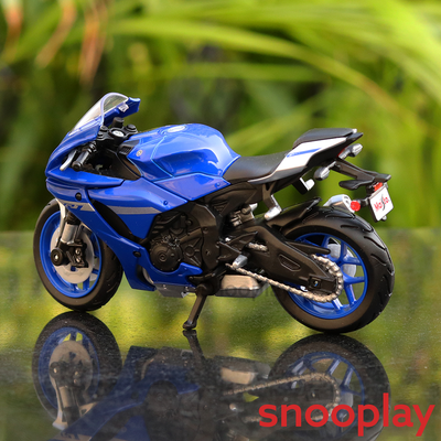 Original Licensed Diecast Yamaha YZF-R1 2021 Toy Bike (1:18 Scale)