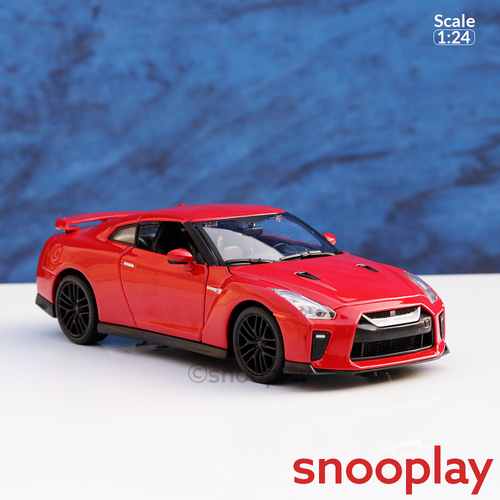 Bburago Original 2017 Nissan GT-R Licensed Diecast Car with Openable Doors | 1:24 Scale Model (14 Years Till Grown Ups)